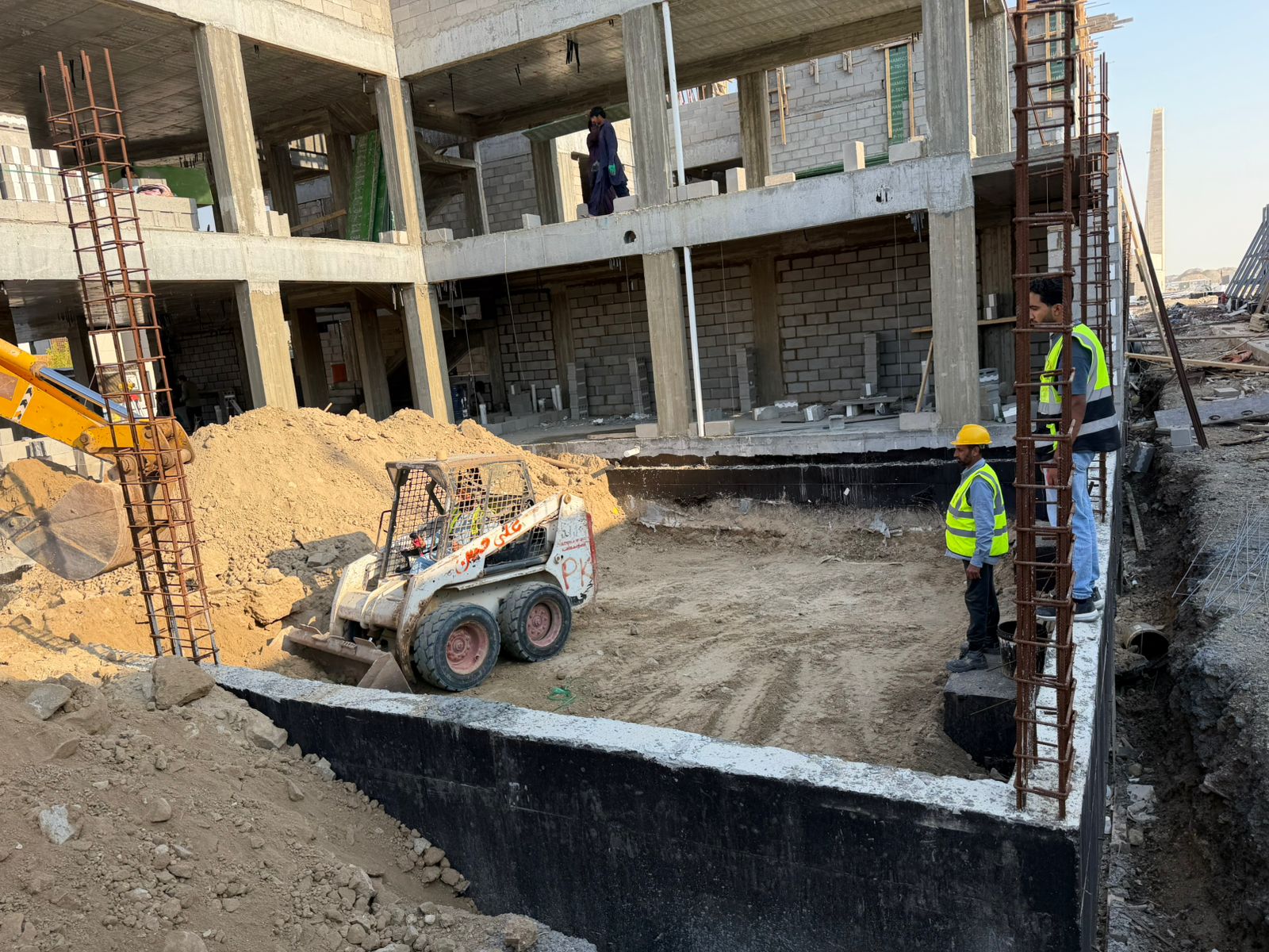 انشاء مسبح بفيلا العرض بضاحية سدايم بجدة - مشروع كيان وبناء